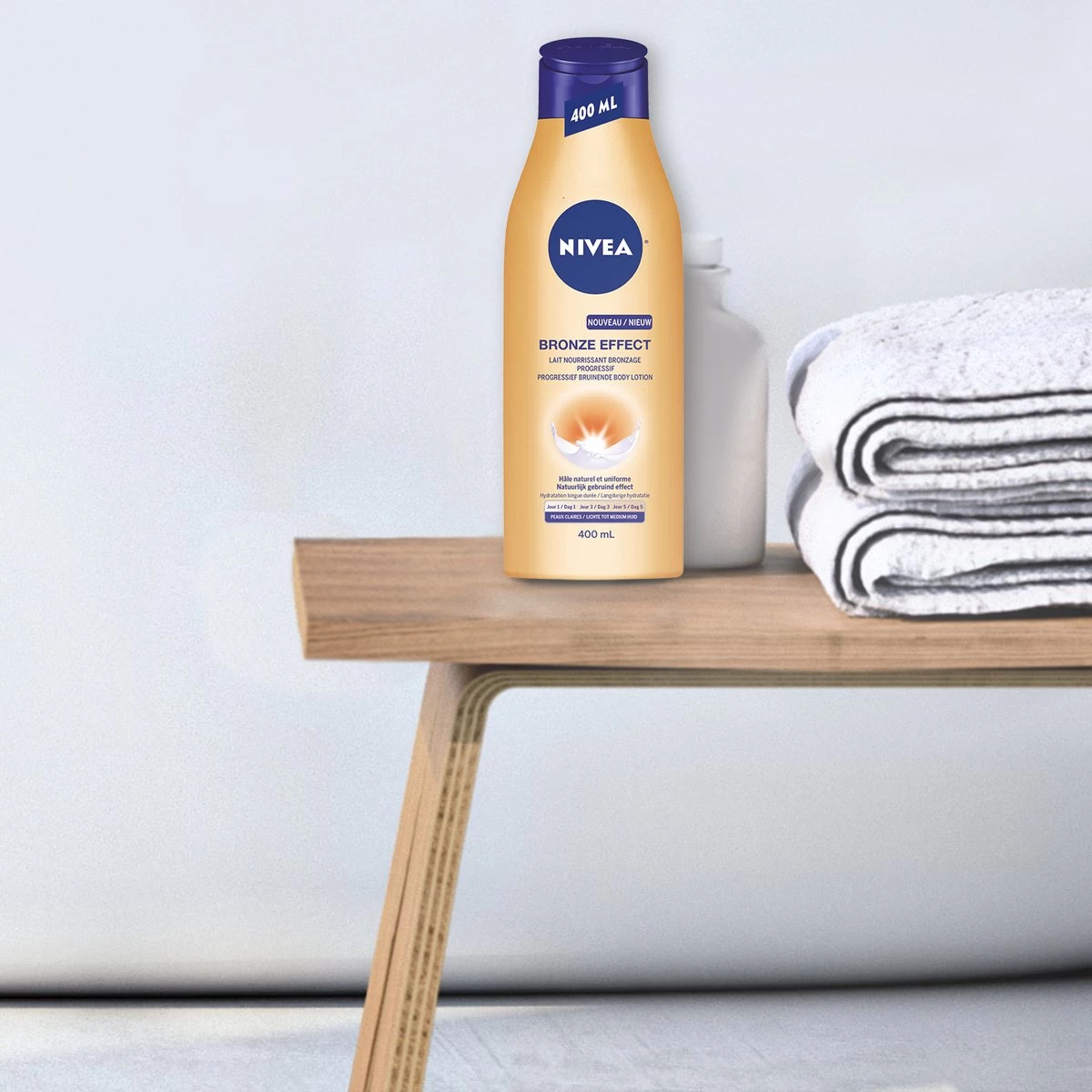 NIVEA Zelfbruiner Bronze Effect Body Lotion - Lichte Tot Medium Huid - 400 Ml 4 NIVEA Zelfbruiner Bronze Effect Body Lotion - Lichte Tot Medium Huid - 400 Ml - Afbeelding 4
