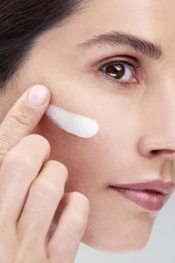 NIVEA Cellular Luminous Dagcrème Anti-Pigment SPF50 - Bescherming Tegen Pigmentatie & Photo-aging - 40ml -Nivea Winkel 800x1200 23