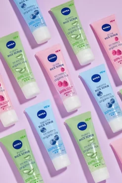 NIVEA Glow Bio Rijst Scrub - Bio Framboos Droge Gevoelige Huid - 75ml -Nivea Winkel 800x1200 28
