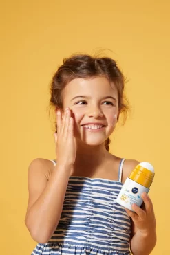 NIVEA SUN Babies & Kids Sensitive Roll-On Zonnebrand SPF 50+ - 50 Ml -Nivea Winkel 800x1200 49